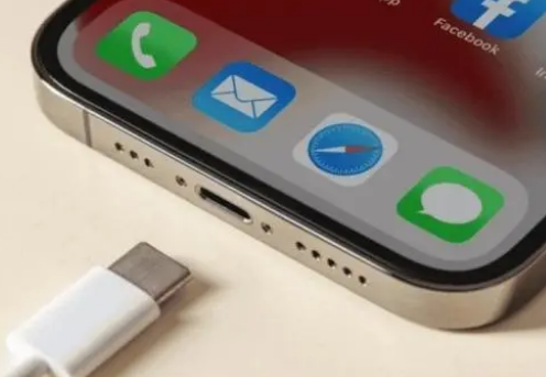 界首苹果15维修分享iPhone15改USB-C接口后能和安卓用户互借充电器吗 